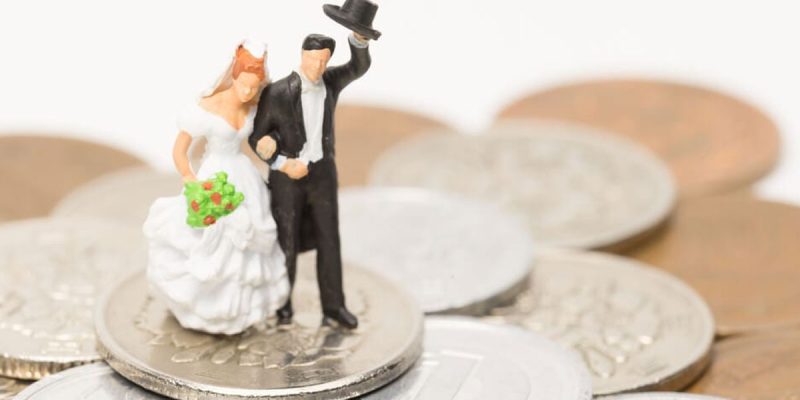 how to afford a wedding without debt