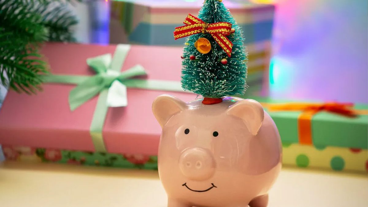 save money during holidays