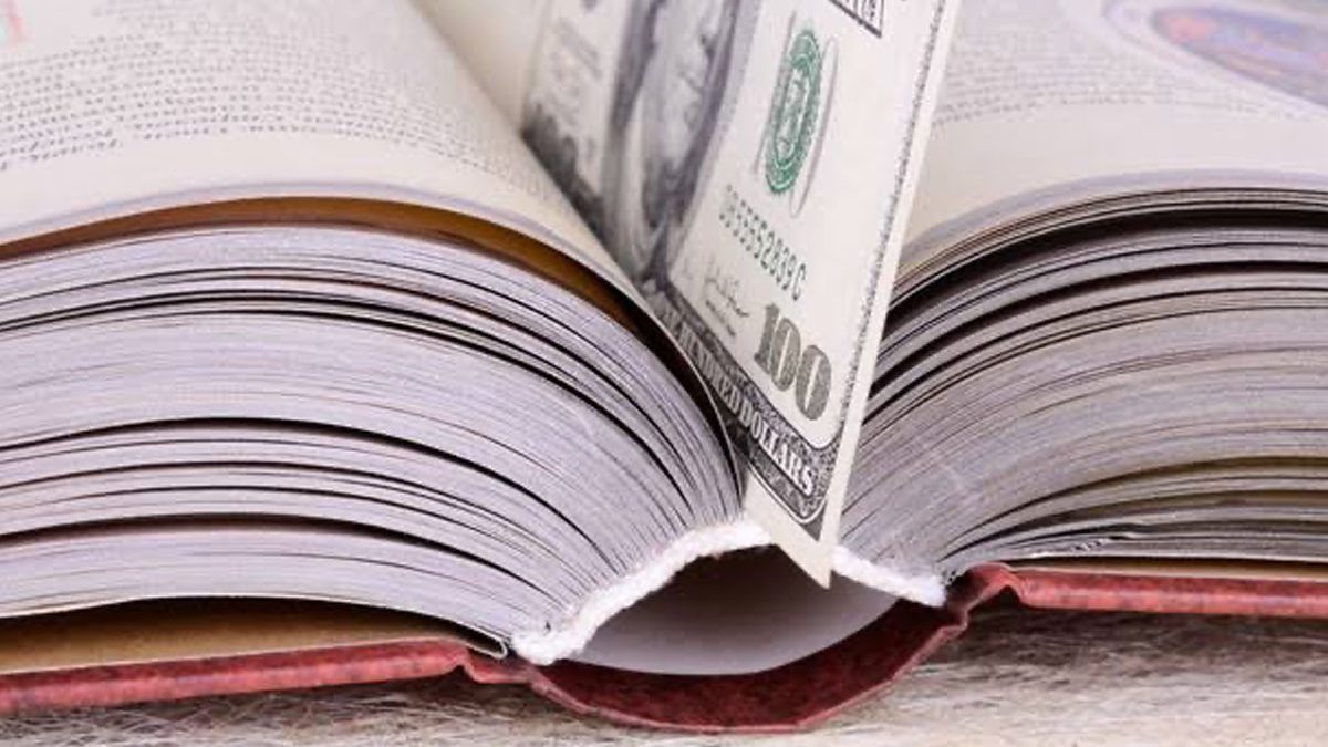 how to save money on college textbooks