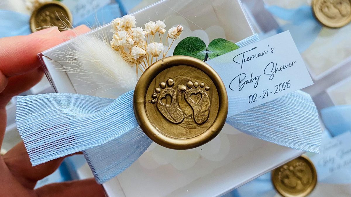 save money on baby shower gifts
