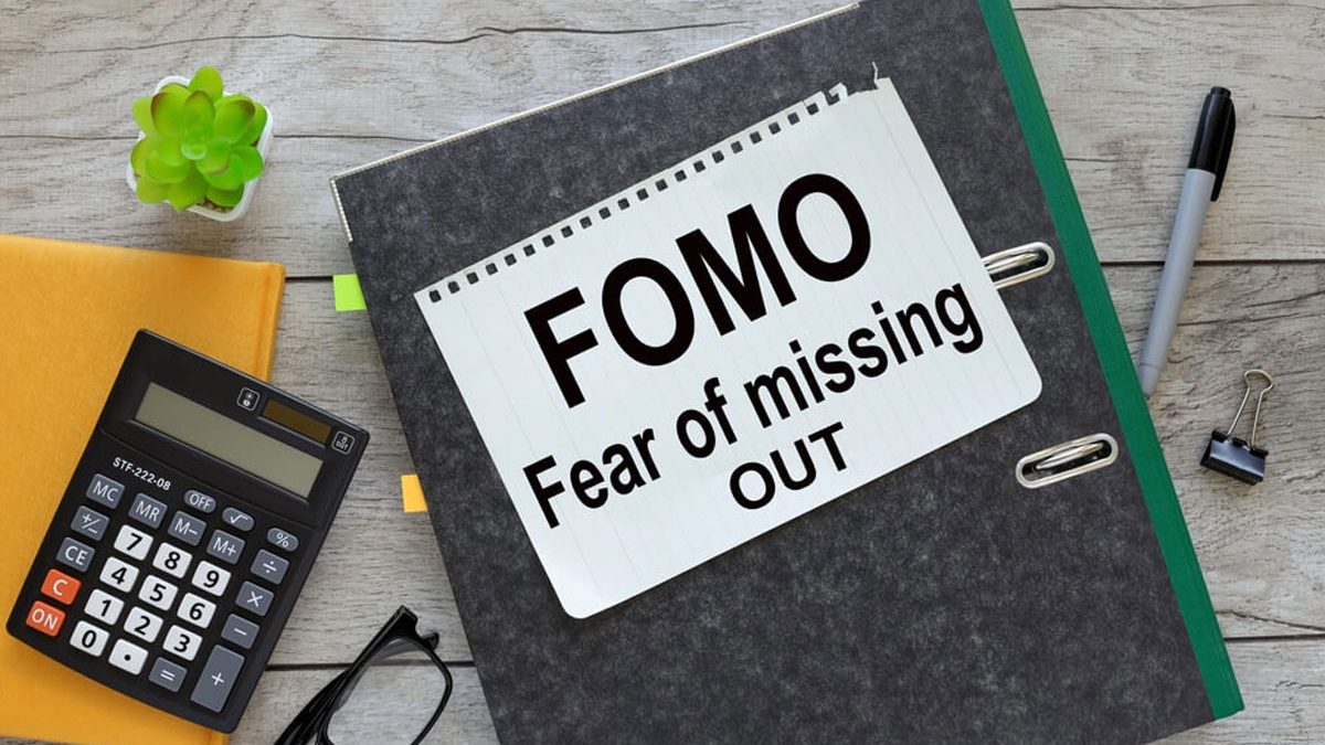 how to deal with financial FOMO